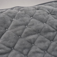 Detalle de la textura acolchada de la Manta Térmica MyHeron con relleno de perlas térmicas