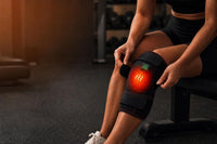 Deportista usando la Rodillera Térmica MyHeron para recuperación muscular después de entrenar